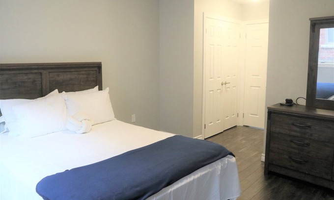 Bowmanville House | Luxe Stays New Stunning Luxury Modern Retreat - Dedicated Workspace
