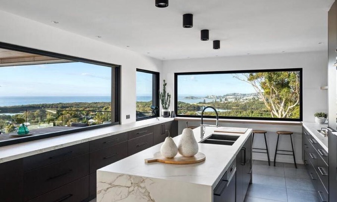 Wamberal House | Luxe Terrigal beach Ocean View with Infinity pool