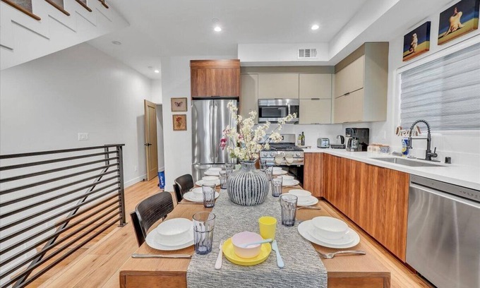 Sherman Oaks House | Luxe Townhome | Newly-Built