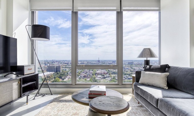 West Loop Apartment | Luxe West Loop Studio w/Gym, Pool, Coworking, walk to UIC, by Blueground