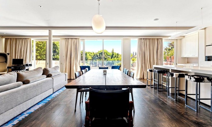 Malvern House | Luxico Malvern Oasis (With Car Parking)