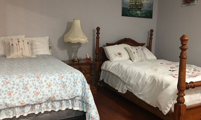 Agincourt North House | LUXMY VILLA larger groups luxury stay
