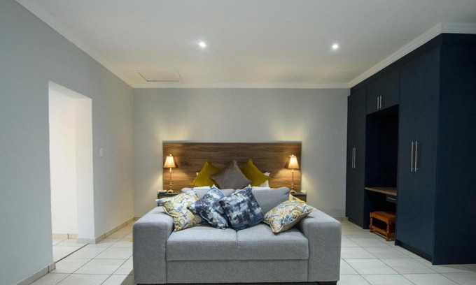 Bloemfontein House | Luxor Manor