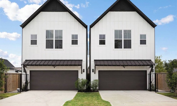 Northside House | LUXR HUB XL - 7BR Group Stay in Downtown, Stadiums