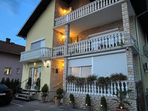 Bjelovar House | LuxRooms - rooms with private jacuzzi
