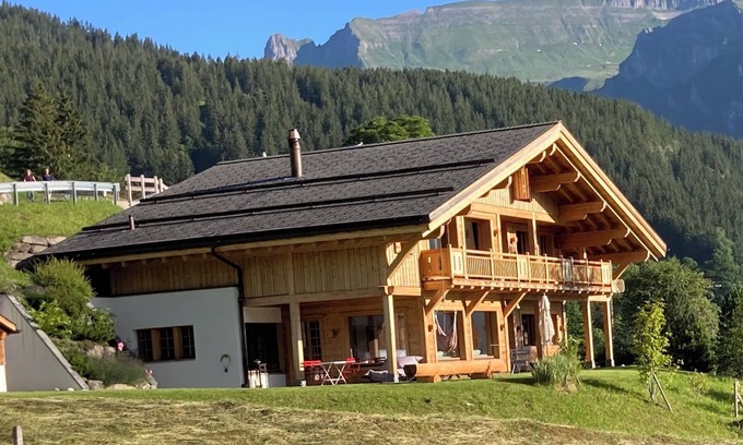 Grindelwald Ski Chalet | Luxuary Chalet at the bottom of the Eiger in Grindelwald with amazing views !