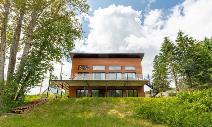 L'Ascension Ski Chalet | Luxueux Chalet Bord de L'eau