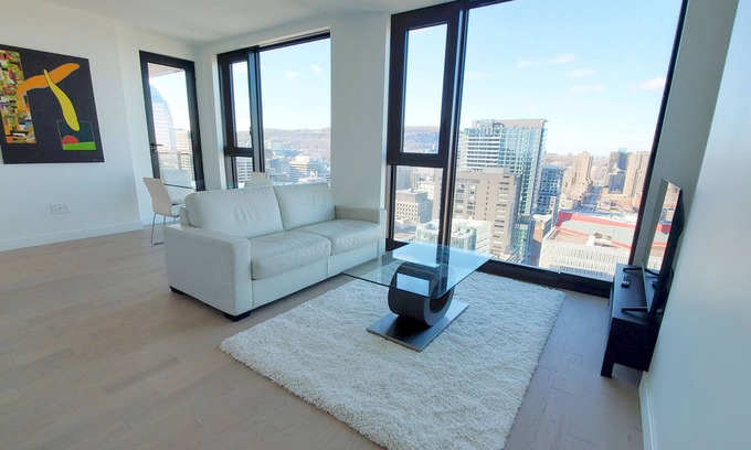 Quartier des Spectacles Apartment | Luxueux Condo Neuf Meublé & Équipé. Maestria au Coeur du Quartier des Spectacles