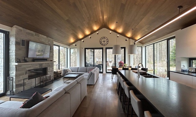 Bromont Ski Chalet | Luxueux ski in /ski out BromontnnLuxurious ski-in /ski- out chalet in Bromont