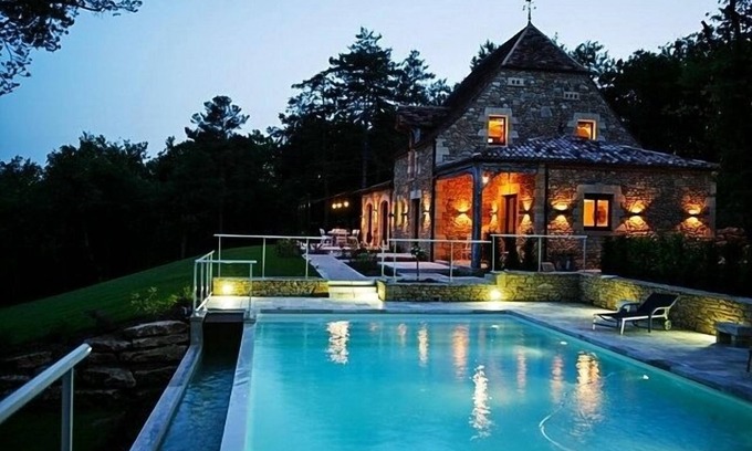 Les Eyzies House | Luxurious large cottage 5 Star/pool/far-reaching views in beautiful countryside