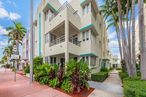 Flamingo/Lummus Apartment | Luxuri Suites