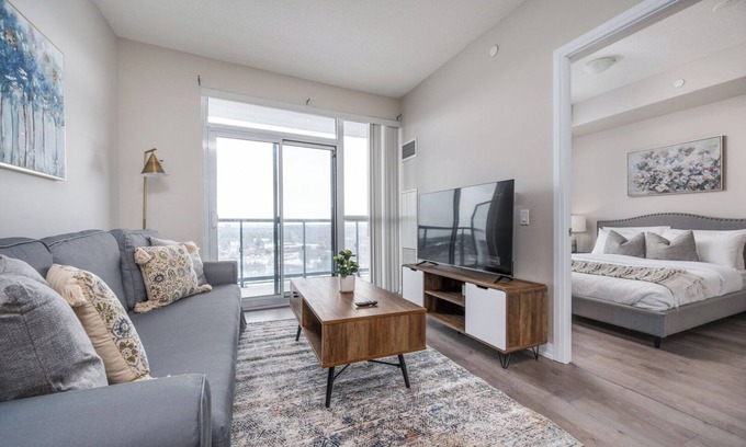 Hurontario Condo | Luxurious 1+Den, 1 Bath Condo, Parking, City View