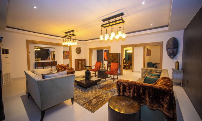 North Ridge Villa | Luxurious 10 bedroom Villa with free car