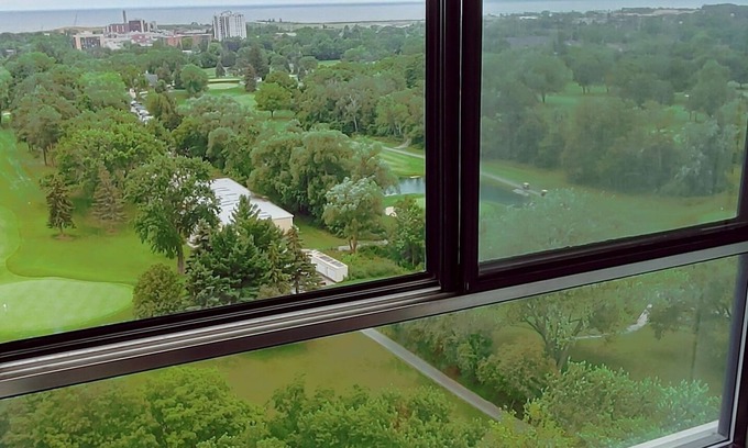 Lakeview Condo | Luxurious, 1200 square foot, two bedroom condo