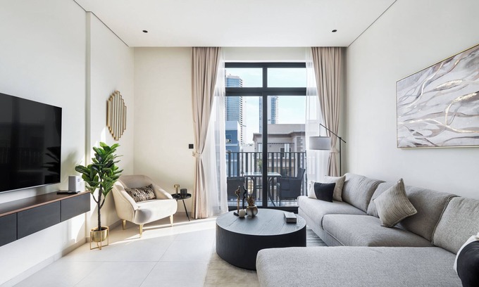 Jumeirah Village Circle Apartment | Luxurious 1BR Flat in Dubai