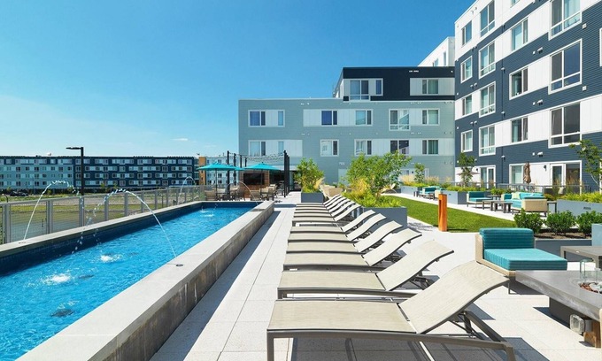 Lynn Apartment | Luxurious 2 bed /2bath with a Beach View