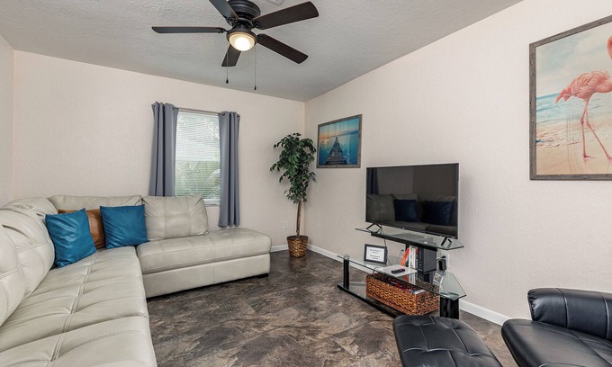 Tarpon Springs Apartment | Luxurious 2 bedroom near Innisbrook Golf Resort!