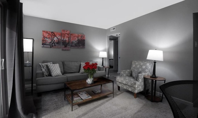 St. Charles Apartment | Luxurious 2-Bedroom Abode with Elevated Comforts Near Main Street