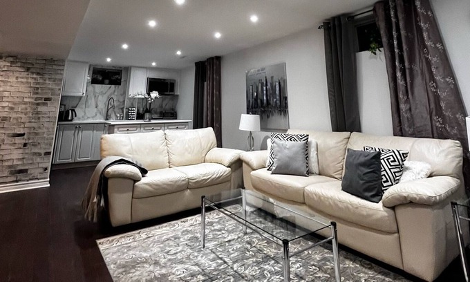 Richmond Hill Apartment | Luxurious 2 Bedroom Basement Apartment