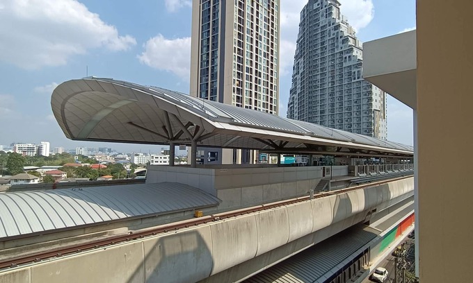 Nonthaburi Apartment | Luxurious 2 Bedroom condo next to MRT