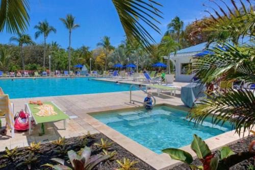 Tavernier House | Luxurious 2BR 2BA Ocean Pointe Condo Tavernier Fl