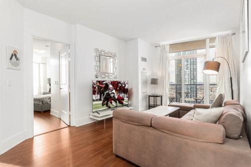 Downtown Mississauga Apartment | Luxurious 2BR 2BATH Condo Steps from Square One