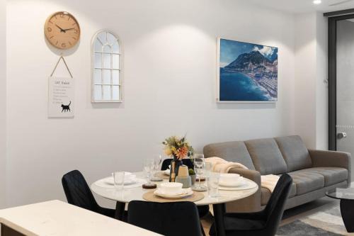 Brisbane Central Business District Apartment | Luxurious 2BR Apt w River View