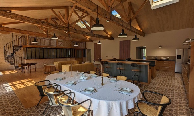 Gondeville Apartment | Luxurious 2BR Apt with Gourmet Kitchen & Private Baths, Central Location, Dec-Feb Truffle Tasting