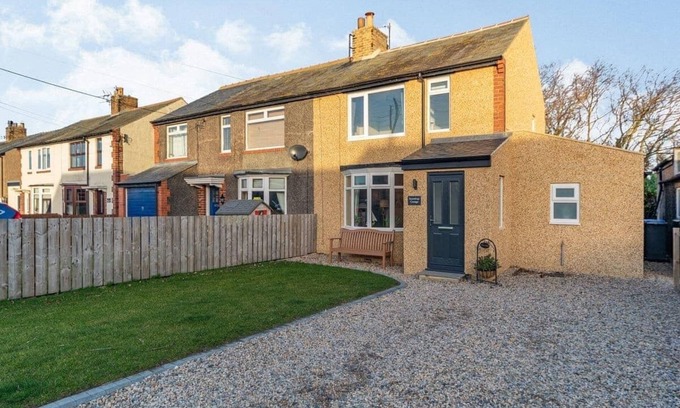 North Sunderland House | Luxurious 3 bedroom semi detached house