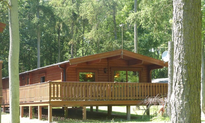 Kenwick Cabin | Luxurious 3 Bed Log Cabin Holiday Lodge in Louth, Lincolnshire (3B Sleeps6)