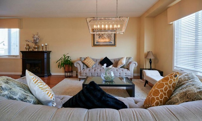 Waterloo Villa | Luxurious 3 bedroom High end villa with Lounge and Fireplace