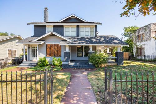 Highland Park House | Luxurious 3 bedroom near downtown and convention center