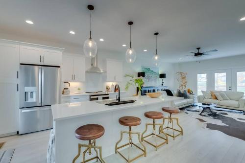 Lexington House | Luxurious 3 BR Distillery District Townhouse