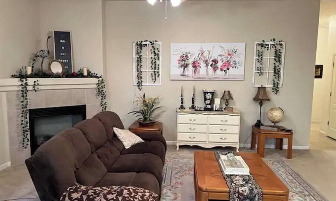 Turlock House | Luxurious 4-bedroom home with patio