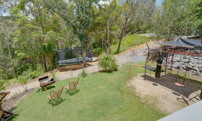 Wongawallan House | Luxurious 4-BR Hinterland Retreat - Scenic Views