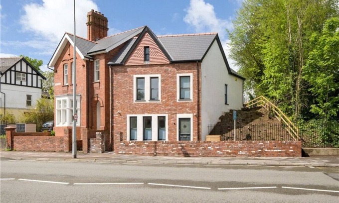 Roath House | Luxurious 4Bd House | Roath Park