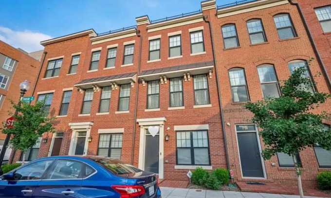 Northeast House | Luxurious 4BR TH w. free parking, close metro access, & patio in Washington, DC