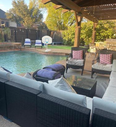 Frisco Villa | Luxurious 5-Bed home or villa with Pool, Jacuzzi, Media Room, Grill and large kitchen