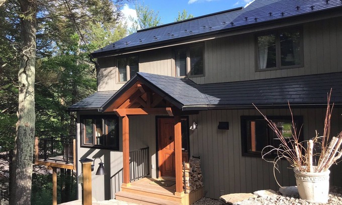 Domaine Nansen Ski Chalet | Luxurious 5BR ski-in/ski-out on the mountain with hot tub