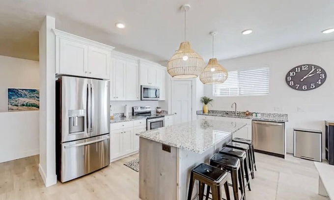Mountain Green House | Luxurious 6-Bedroom Retreat Near Bear Lake – Sleeps 23, Modern Amenities, Year-Round Adventures!