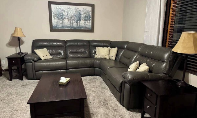 Lincoln House | Luxurious 6BR Home in Lincoln w/ Ping Pong & BBQ