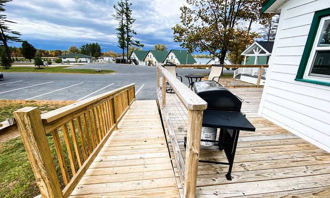 Alexandria Bay House | Luxurious Accessible Bungalow Retreat at Swan Bay Resort