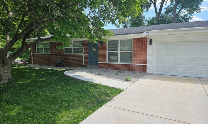 Olivette House | Luxurious Amenities at Zoey's House in Heart of Olivette