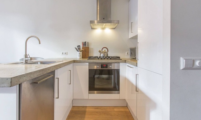 Spaarndammer en Zeeheldenbuurt Apartment | Luxurious and cozy apartment at the Westerpark