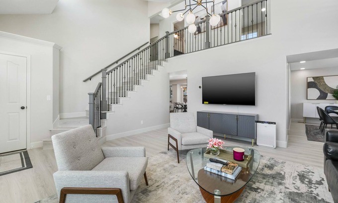 Taylorsville House | Luxurious and Modern Home - Newly Renovated with Lots of Parking!