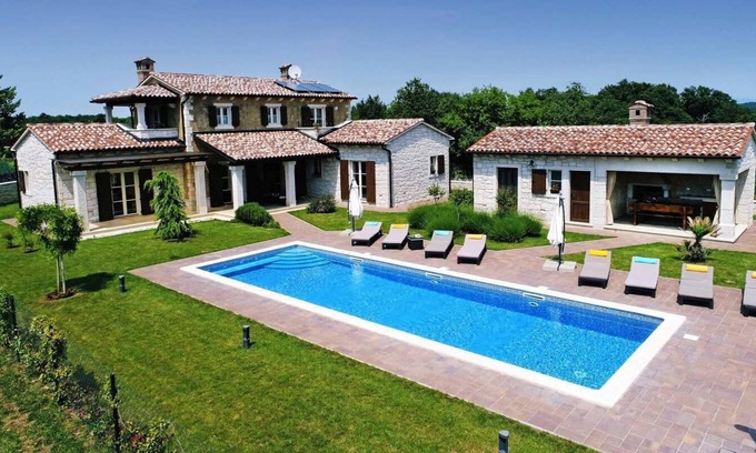 Kringa Villa | Luxurious and spacious rustic villa with pool in central Istria