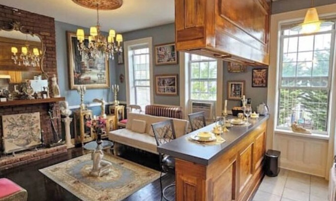 Queens House | Luxurious Apartment at Colonial Townhouse