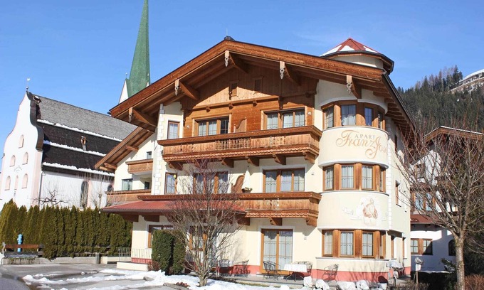 Stumm Apartment | Luxurious Apartment in Kaltenbach with Saana