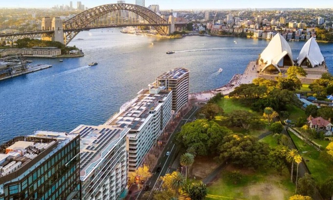 Sydney Central Business District Apartment | Luxurious Apartment only 250m walk to Opera House!