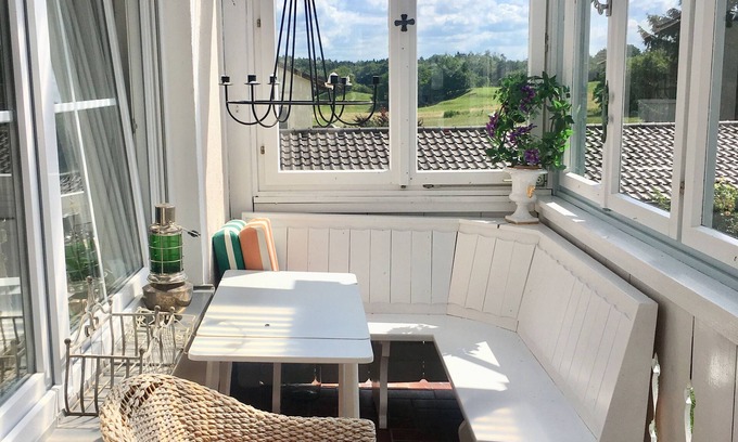 Poecking Apartment | Luxurious apartment with large balcony and communal garden